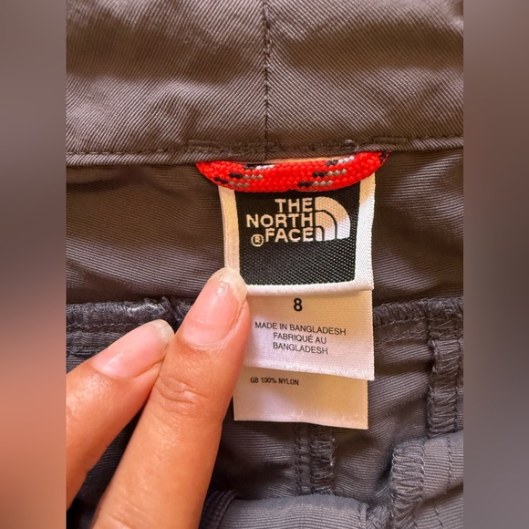 The North Face Women Cargo Buckle Pant Short Court zipper Pockets  Gray size 8 - Picture 11 of 16